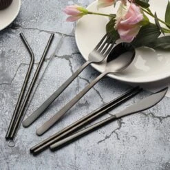 House Of Husk Reisbestek - Reis Bestekset - Chopsticks - Metalen Rietjes Met Borstel - Lepel - Vaatwasserbestendig - RVS - 7 Delig - Zwart 11 House Of Husk Reisbestek - Reis Bestekset - Chopsticks - Metalen Rietjes Met Borstel - Lepel - Vaatwasserbestendig - RVS - 7 Delig - Zwart -Buitenkampeer Winkel 1200x1200 569
