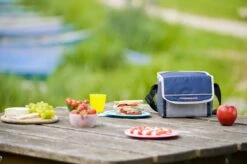 Campingaz Fold 'n Cool Koeltas - 5 Liter - Blauw/grijs 8 Campingaz Fold 'n Cool Koeltas - 5 Liter - Blauw/grijs -Buitenkampeer Winkel 1200x798