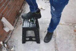 Profeco XL Opstapkrukje Inklapbaar - Krukje - Opstapje - Hoogte; 40 Cm - Zwart 9 Profeco XL Opstapkrukje Inklapbaar - Krukje - Opstapje - Hoogte; 40 Cm - Zwart -Buitenkampeer Winkel 1200x809 2