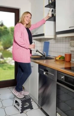 WENKO Secura Opklapbaar Krukje, Belastbaar Tot 350 Kg -Buitenkampeer Winkel 763x1200